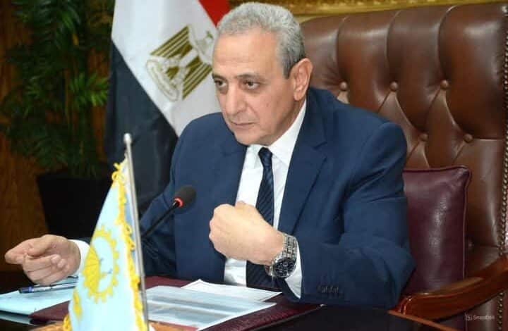 محافظ الغربية يأمر بإغلاق فروع "ب لبن" و"كنافة وبسبوسة"