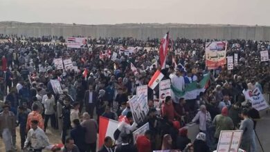 احتفالات المصريون أمام معبررفح