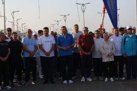 محافظ السويس يشارك في الإحتفال بيوم الرياضة المصري بممشي أهل السويس