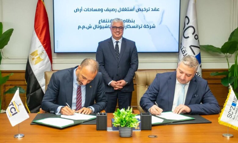 رئيس اقتصادية قناة السويس يشهد توقيع مذكرة تفاهم وعقد ترخيص استغلال رصيف مع شركة «ترانسكارجو إنترناشيونال» لتشغيل محطة متعددة الأغراض بميناء السخنة