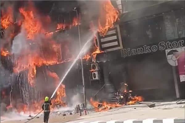 إطفاء ضخم يسيطر على الحريق