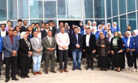 انطلاقة مبهرة لمعرض “إيسف 2026” بالسويس.. والطلاب يعرضون إبداعاتهم أمام المحافظ