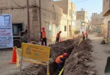 فنيون بوزارة البترول المصرية يقومون بتركيب وصلات الغاز الطبيعي الخارجية للمنازل في قرى ريف مصر ضمن المبادرة الرئاسية حياة كريمة."