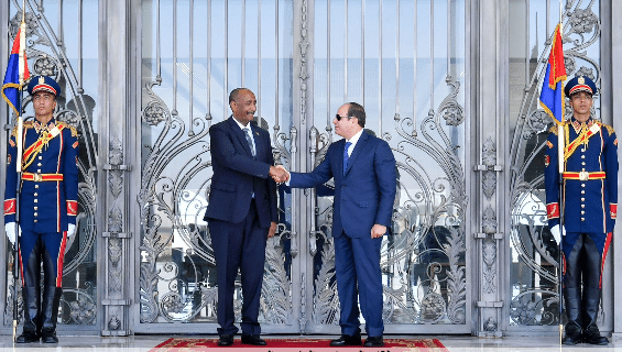 لقاء تاريخي بين الرئيس المصري والبرهان السوداني