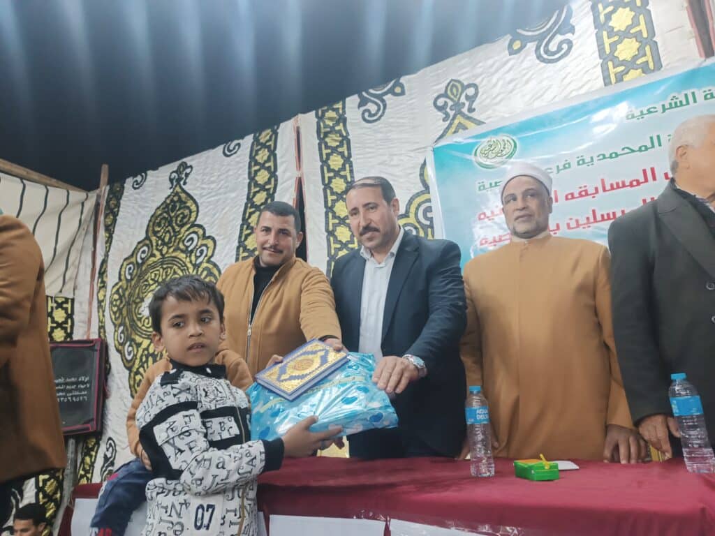 في عرس قرآني مهيب بـ "القوصية".. الجمعية الشرعية تُكرم أوائل المسابقة الرمضانية