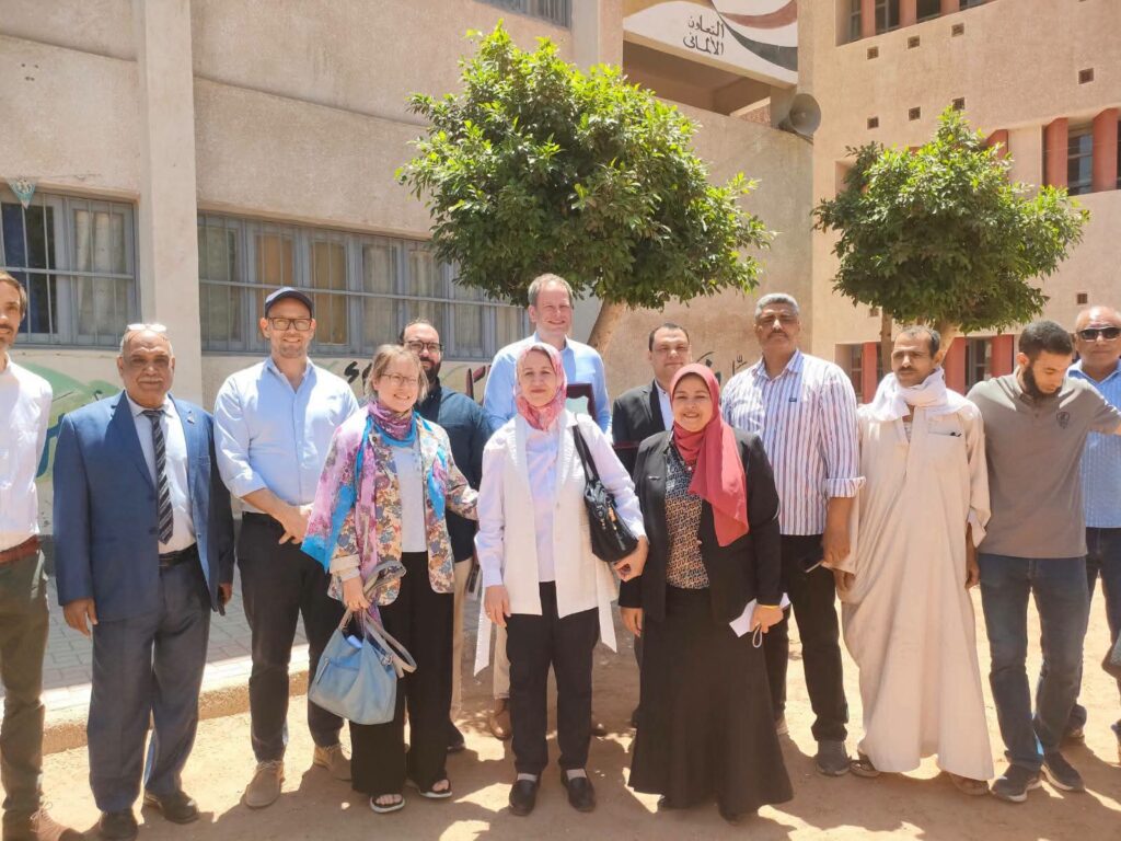 إدارة القوصية التعليمية تستقبل وفداً ألمانياً رفيع المستوى لمتابعة سير العملية التعليمية