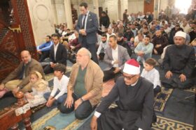الملك فؤاد الثاني .. يؤدي صلاة الجمعة بالإسكندرية بحضور الشيخ العش