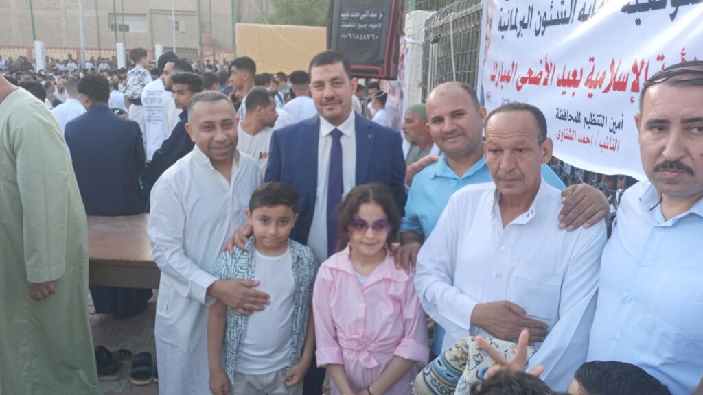 رئيس مركز القوصية يؤدي صلاة عيد الأضحى المبارك بمركز الشباب ويهنئ المواطنين