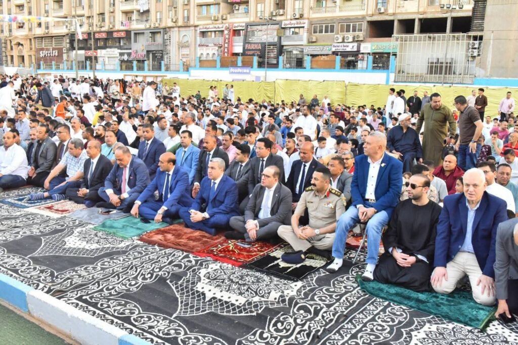 تلاحم وطني بأسيوط.. المحافظ ومدير الأمن والجبهة الوطنية في صلاة العيد