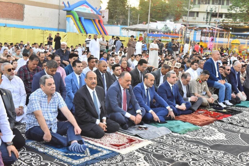 تلاحم وطني بأسيوط.. المحافظ ومدير الأمن والجبهة الوطنية في صلاة العيد