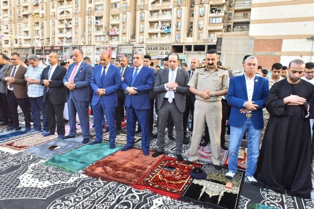 تلاحم وطني بأسيوط.. المحافظ ومدير الأمن والجبهة الوطنية في صلاة العيد
