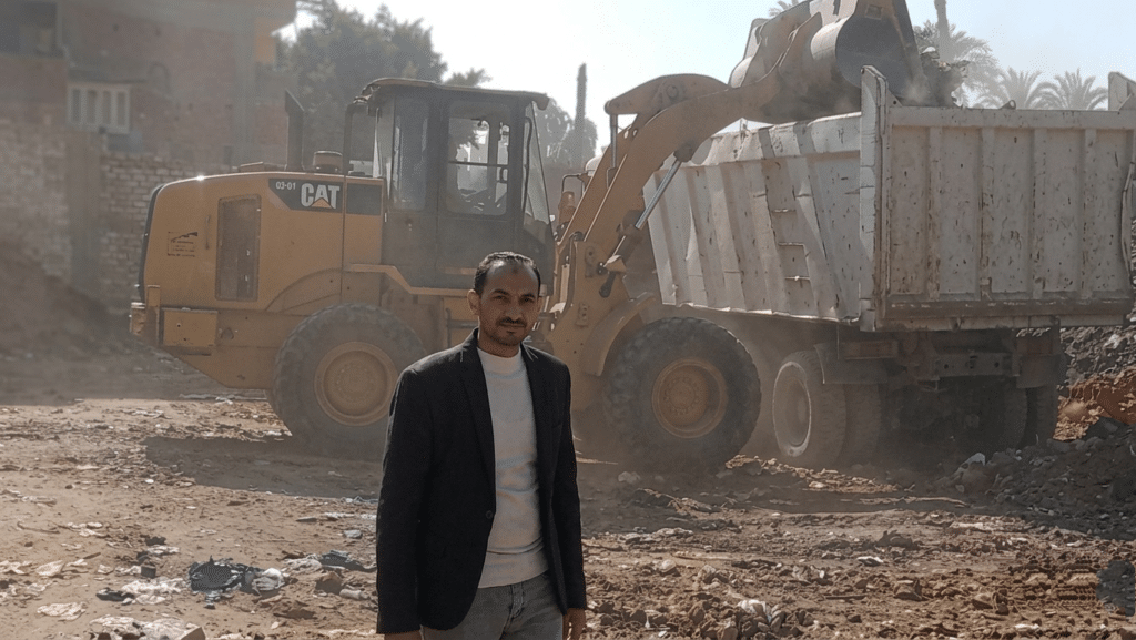 بـ 600 طن مخلفات.. رئيس قروي "فزارة" يقود حملة مكبرة لتطهير ترعة "مسارة" بالنزالي جنوب