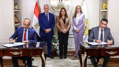 برامج الدراسات العليا للعاملين بالوزارة والإدارة المحلية والبيئة وأسرهم، في إطار جهود الدولة لتنمية القدرات البشرية ورفع كفاءة الجهاز الإداري.