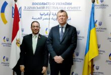 بحث السيد مصطفى جمال، نائب رئيس حزب الاتحاد لشؤون العلاقات الدولية والسياسات الخارجية، مع السفير الأوكراني بالقاهرة ميكولا ناهورني، عددًا من الملفات السياسية والاقتصادية، وذلك عقب عودته من زيارة إلى أوكرانيا، وفي أعقاب الاتصال الذي جرى بين الرئيس الأوكراني فولوديمير زيلينسكي والرئيس المصري عبد الفتاح السيسي، لبحث آفاق التعاون بين البلدين وتطورات المرحلة الراهنة.